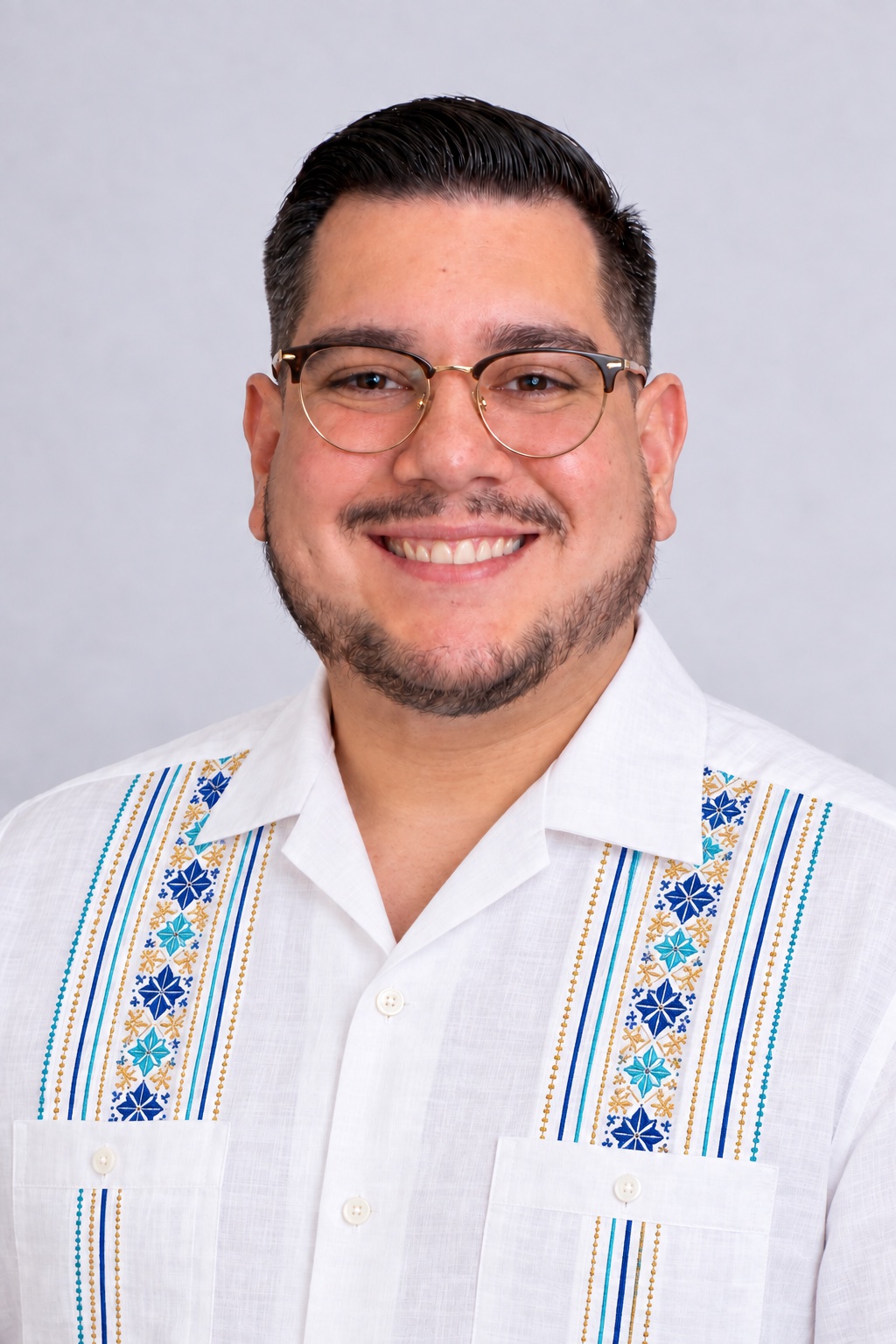 Headshot of Alejandro Llamas